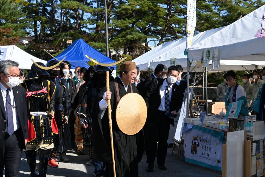 村井知事による視察の様子