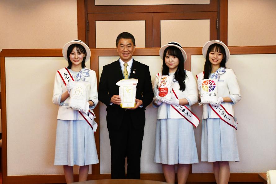 みやぎライシーアンバサダーと村井知事