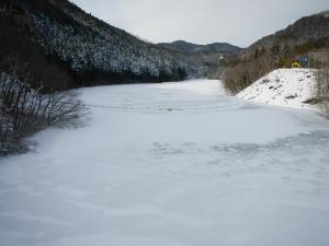 1月17日（堤体からダム湖）