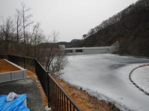 3月7日現在（左岸側から堤体）