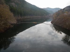 堤体からダム湖（4月26日）