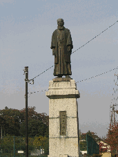 高山上水翁の像（江尻排水ポンプ展示館）