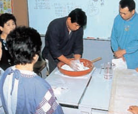 太陽の村　ソバ打ち体験