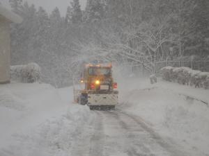 職員除雪作業の写真です