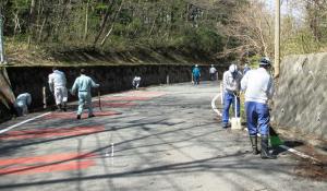 清掃風景1（管理道路の清掃光景）の写真です