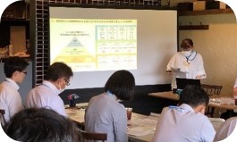 情報経営部1