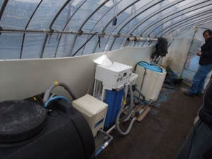 逆浸透膜浄水機を導入した地下水除塩システムの写真