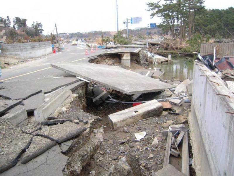 韮森橋被災状況の写真1です。