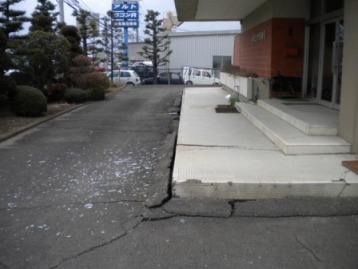 建物が浮いてしまっている写真