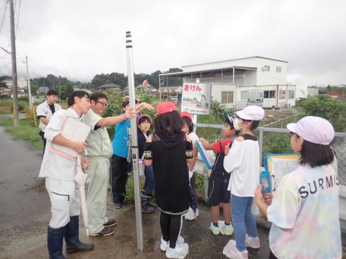 用水路は深いので絶対に入らないようにしましょう