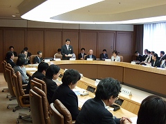 行政評価委員会三部会合同会議の審議の様子2