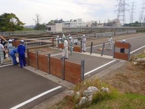 道路横断水路バイパス水路設置中