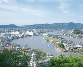 北上川と石巻市街