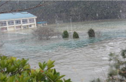 荻浜中学校を襲う津波