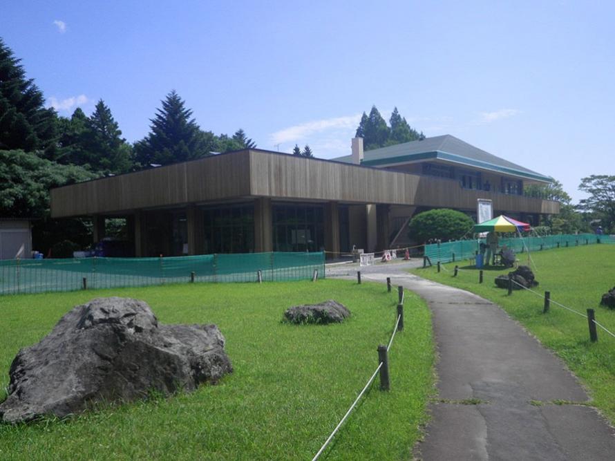 県民の森中央記念館木質化改修工事・太陽光発電設置工事画像1