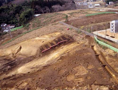 発見された竪穴住居群