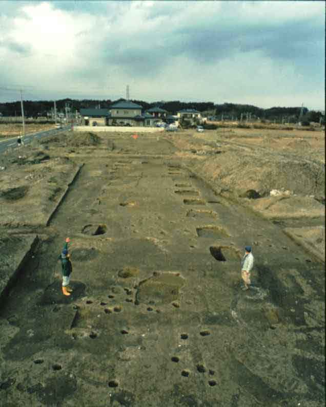 長大な建物跡