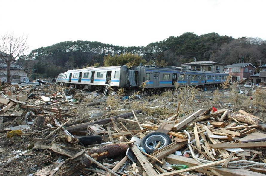 【東松島市】津波で押し流されたJR仙石線の車両