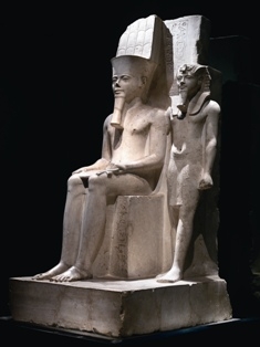 《アメン神とツタンカーメン王の像》
