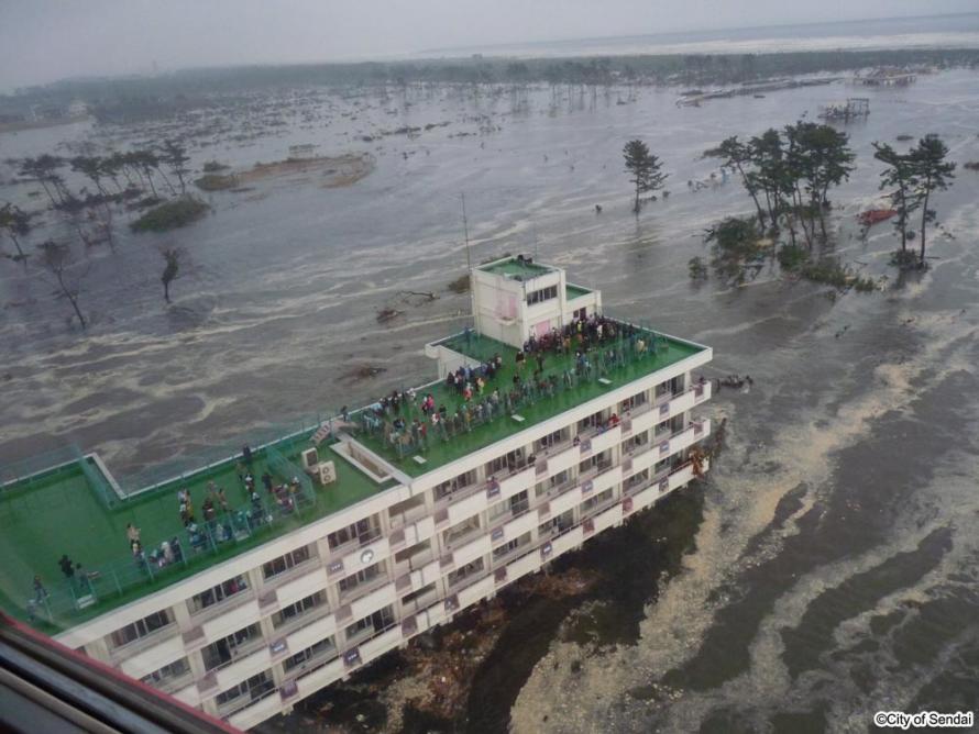 Sendai City: Arahama Elementary School stranded in the tsunami