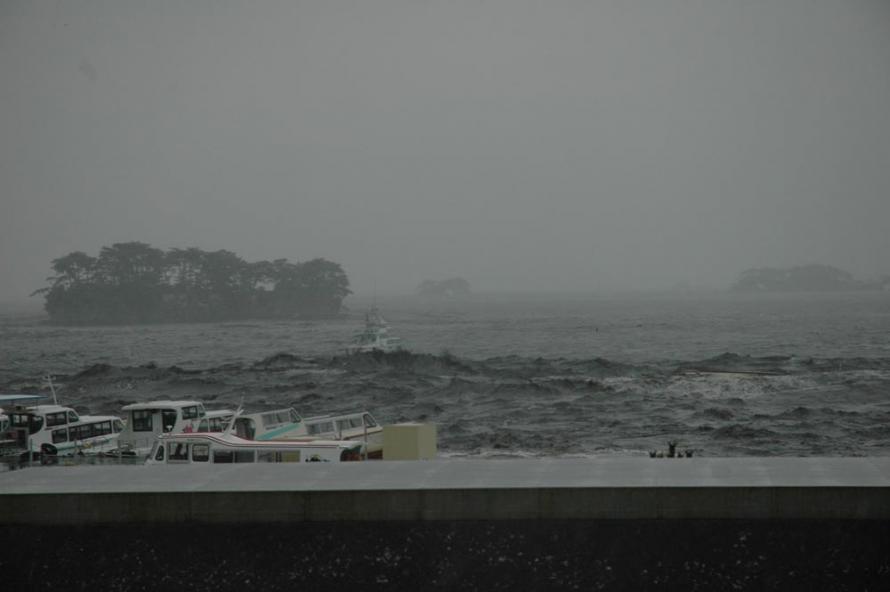 Matsushima Town: The tsunami reaches the coast