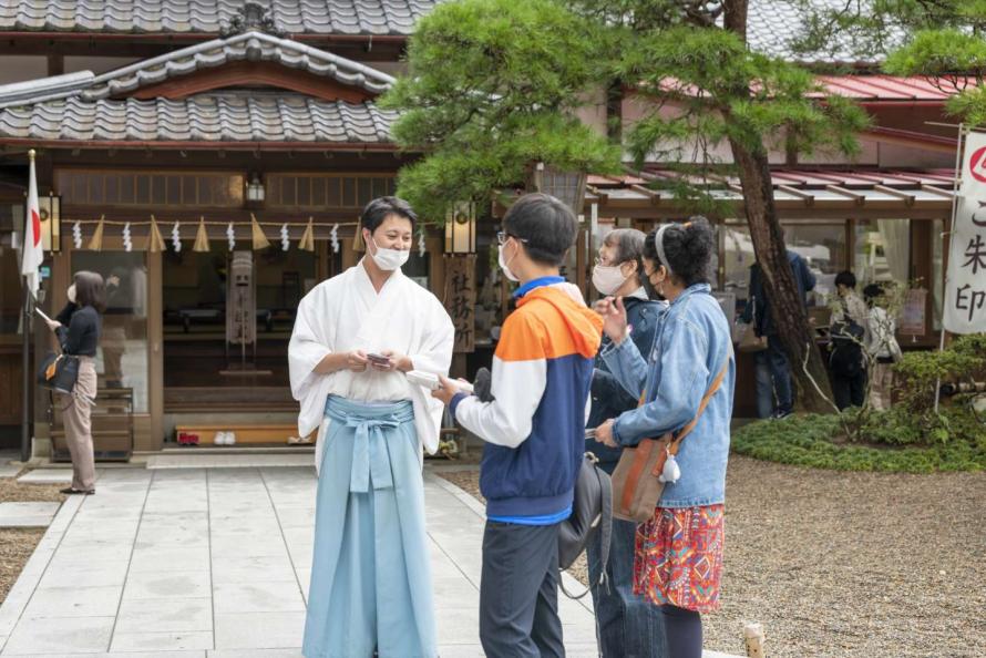 Kanahebisui Shrine and Sando Terrace