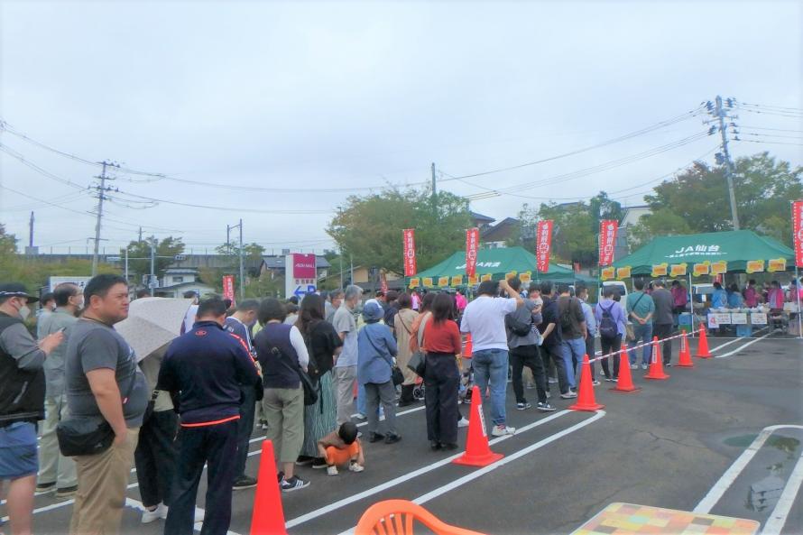 利府町　利府梨販売会の様子