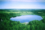 ニジェゴロド州の風景2　森の中にある大きな湖