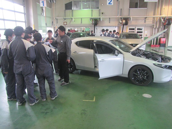 実習車で技術解説