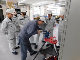 鋼管の切断作業の説明