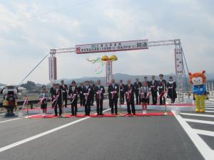 三陸沿岸道路　本吉気仙沼道路（大谷海岸IC～気仙沼中央IC）開通の写真