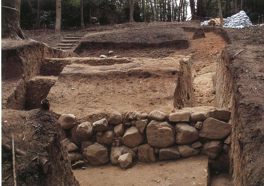 外郭北辺築地基壇北側