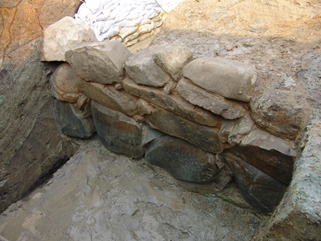 調査で検出した石垣