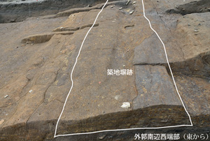 外郭南面西端部築地塀