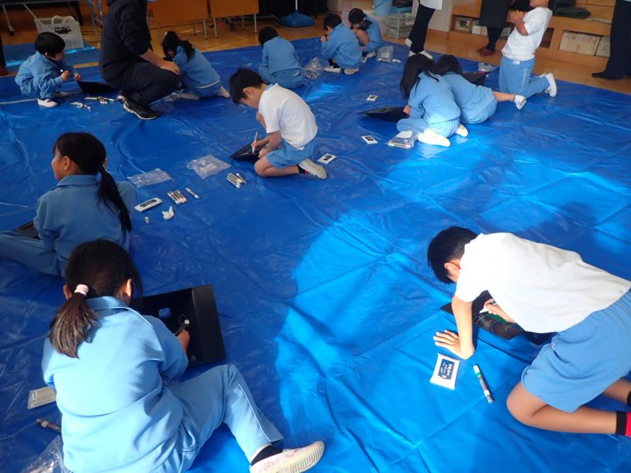 絵付け体験の様子