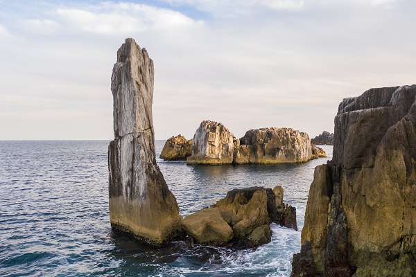 巨釜・折石（おおがま・おれいし）