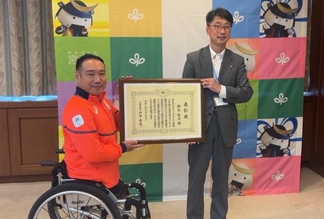 左から鈴木猛史選手、伊藤副知事
