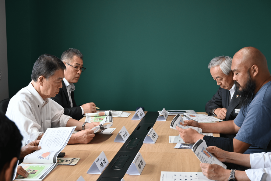 BTB社で説明を受ける様子2