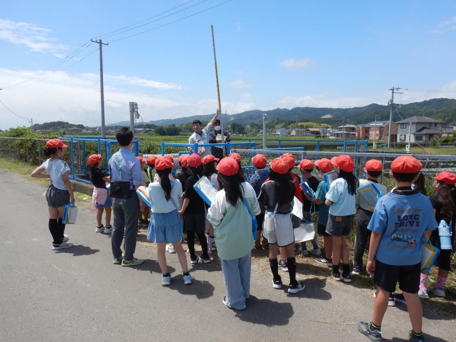 亘理町立亘理小学校で亘理用水見学会が行われました