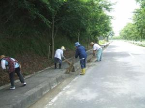 上町環境保全推進協議会清掃活動の様子1