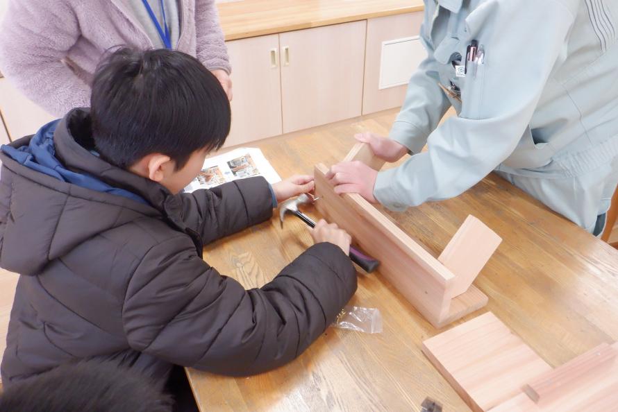 エサ台づくりの様子その2