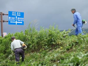 川渡地域づくり委員会の活動状況草刈の画像2