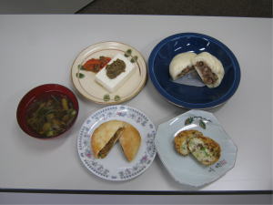 画像:肉饅頭など完成したメニュー