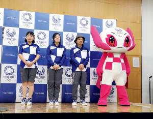 都市ボランティアのユニフォーム決定の写真(photo by Tokyo2020/Shugo TAKEMI)