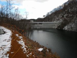12月27日(左岸から堤体)