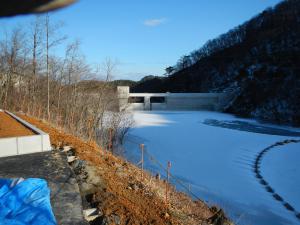 1月31日(左岸側から堤体)