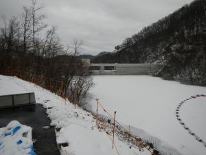 2月7日(左岸側から堤体)
