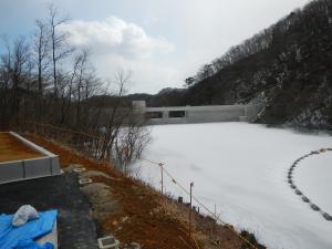2月22日(左岸側から堤体)