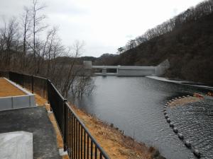 3月14日現在(左岸側から堤体)