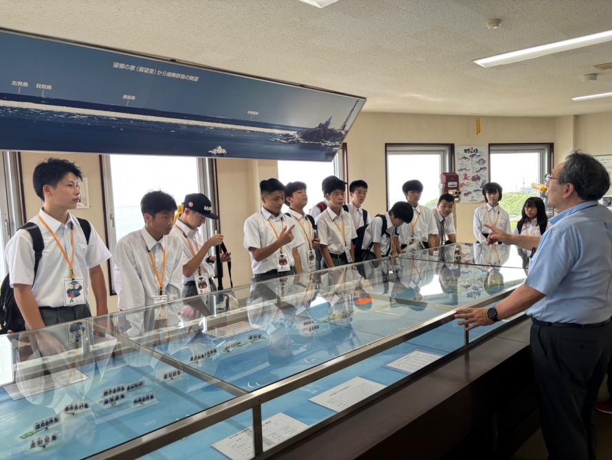 北方館で説明を受ける様子